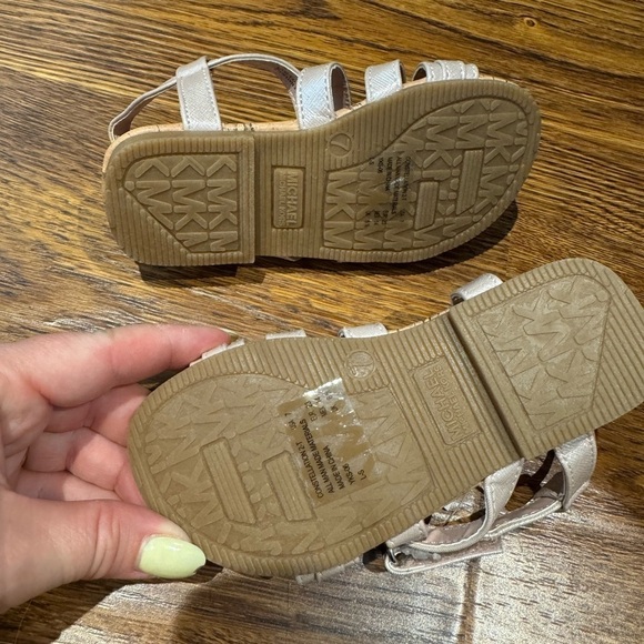 NWT MICHAEL KORS toddler girls light pink sandals (size 7) - Picture 4 of 4